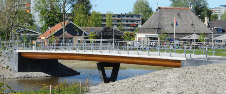 Block Laminated Timber Bridge Leeuwarden- NL - Miebach engineering office