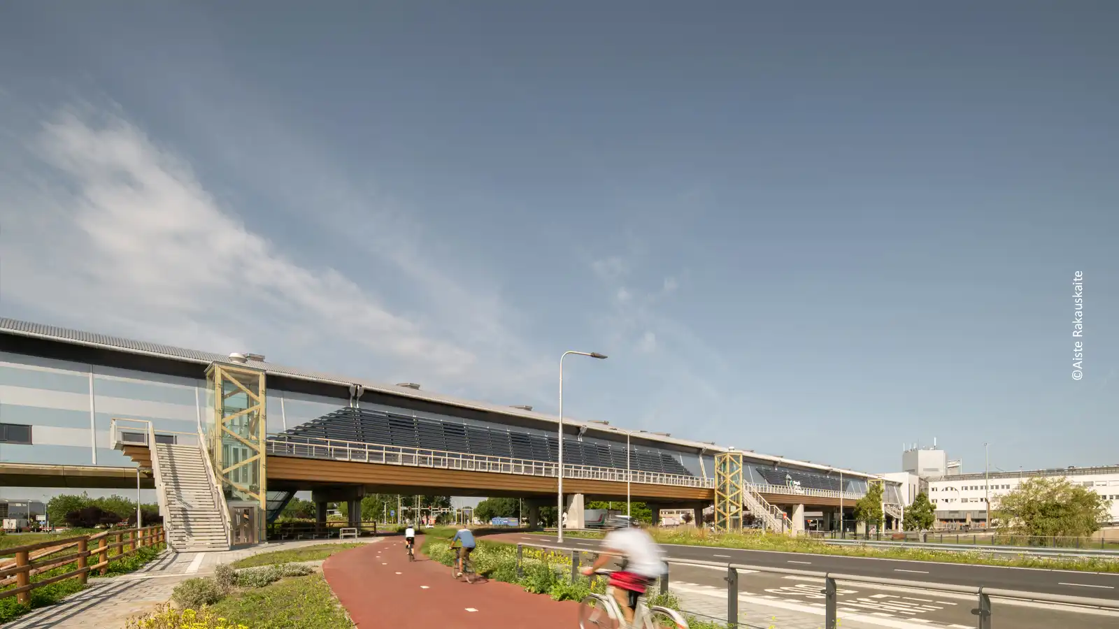 Pedestrian bridge over the N231 in Aalsmeer - Miebach engineering office